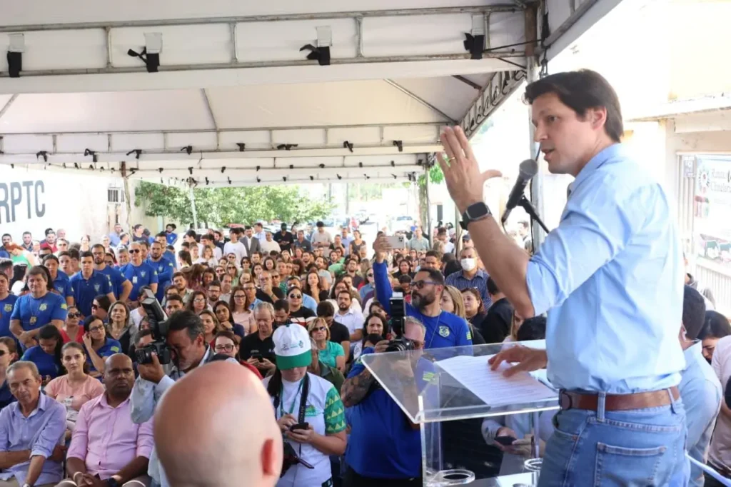 Daniel Vilela ainda pediu a Caiado que fizesse um compromisso com a população de Jataí. | Foto: Divulgação