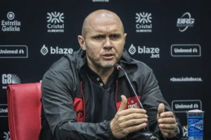 Mozart é apresentado e inicia trabalho à frente do Atlético Goianiense