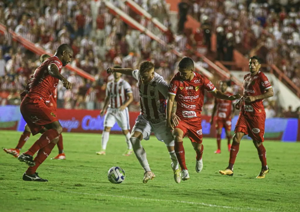 No Estádio dos Aflitos, o Tigre foi superado pelo Timbu pelo placar de 2 a 1 | Foto: Tiago Caldas/Náutico