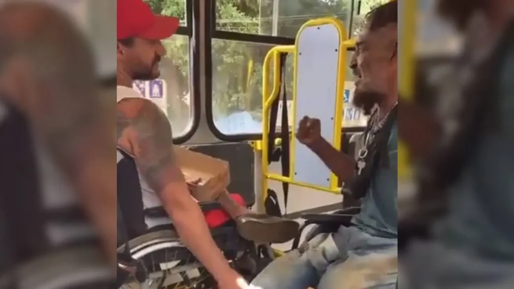 briga-cadeirantes-onibus