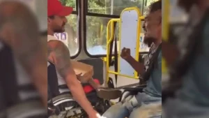 briga-cadeirantes-onibus