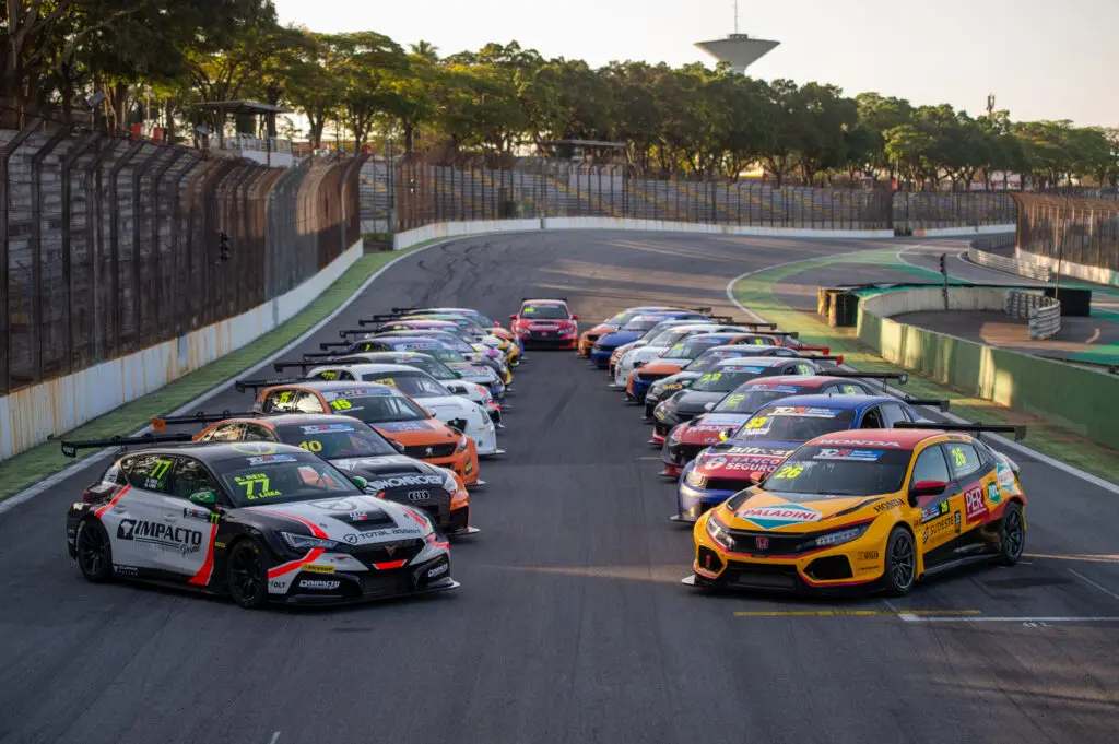 Campeonato passará pela Argentina, Uruguai e Brasil, com a última etapa sendo disputada no circuito Nelson Piquet, em Brasília (Foto: Divulgação TCR South America)