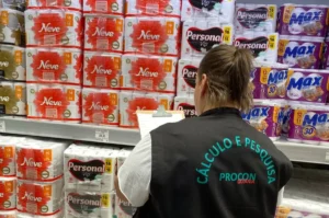 Procon visita 11 supermercados da capital para coletar preços de 38 produtos | Foto: Procon