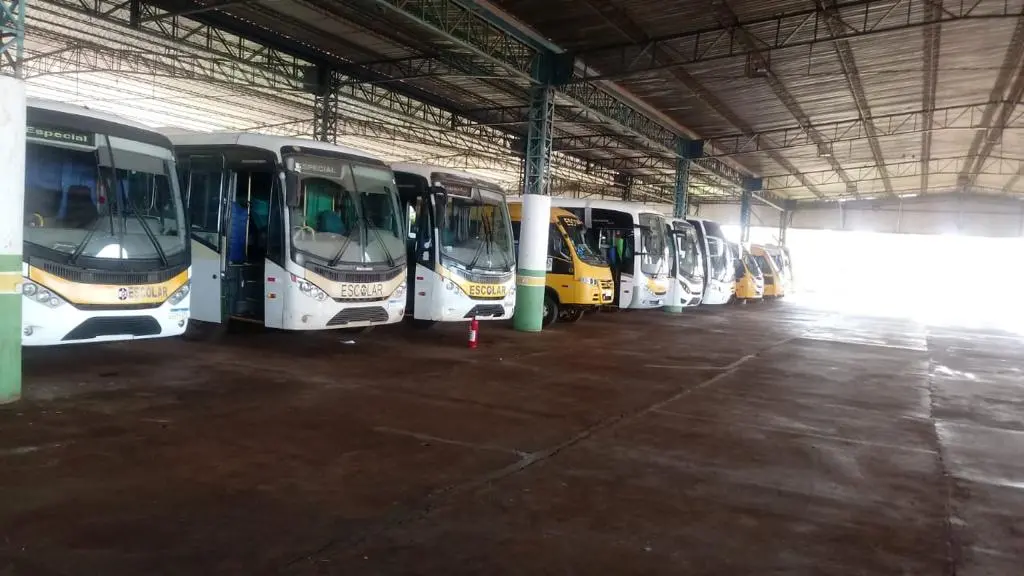 Cerca de cinco mil ônibus, micro-ônibus, vans e kombis que realizam o transporte escolar para prefeituras passam por checagem das condições de circulação e documentação. | Foto: Detran