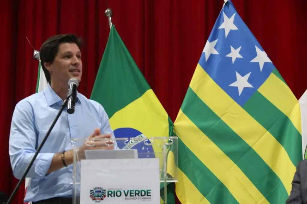 Representando o governador Ronaldo Caiado, vice governador assina primeiro contrato do Programa Parcerias, com o Ministério das Cidades. | Foto: Secom