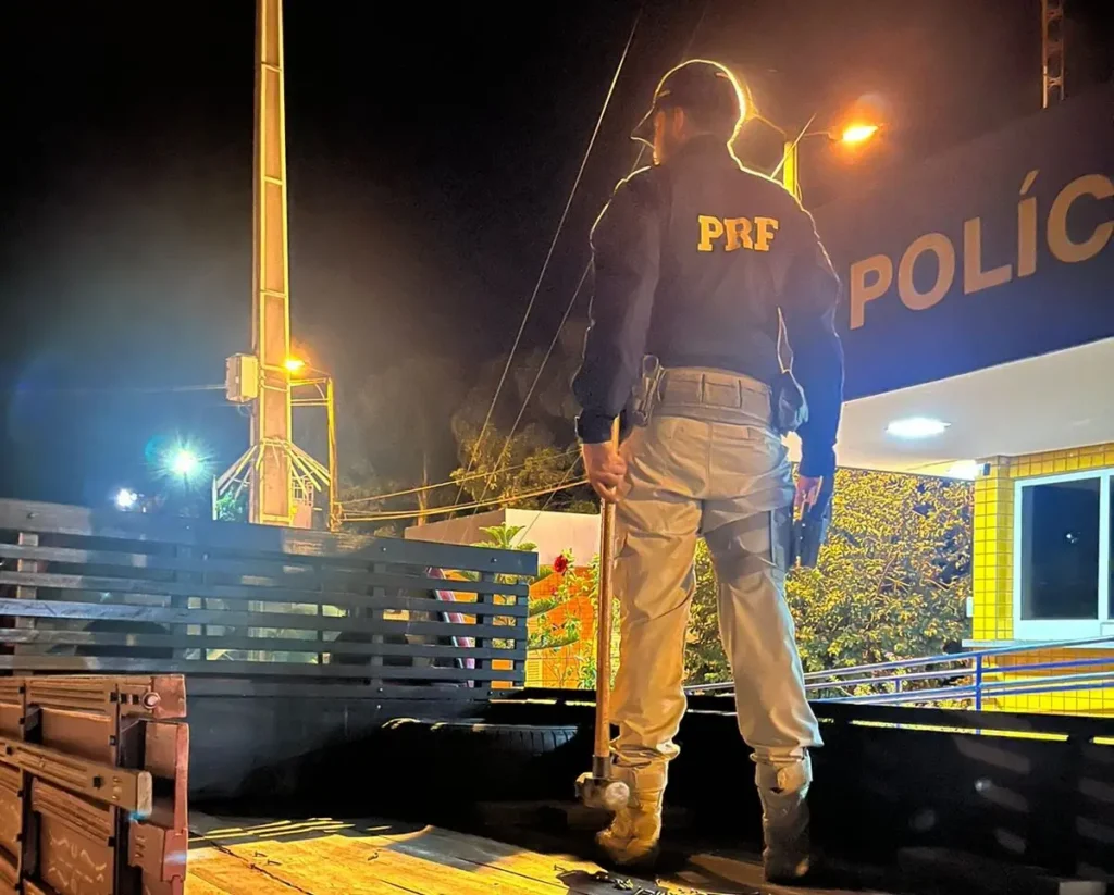 Caminhonete transportava cerca de 200 kg de droga escondida na carroceria, em Jataí