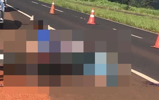 Ciclista se desequilibra e morre após ser atropelada por caminhão na BR-060, em Acreúna
