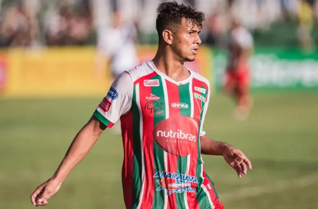 Jogador de 22 anos fez 9 gols em 12 jogos no estadual e chega por empréstimo até o fim da Série B do Brasileiro (Foto: Gil Gomes/FMF)