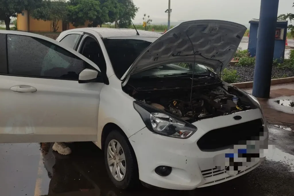 PRF apreende em Itumbiara carro roubado em SP com placa clonada em MG