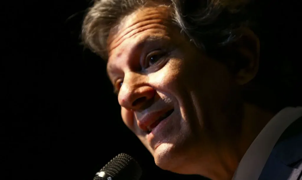 O ministro da Fazenda, Fernando Haddad, assume o cargo em cerimônia no Centro Cultural Banco do Brasil (CCBB).