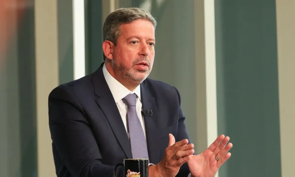 Presidente da Câmara, Arthur Lira, participa do programa Sem Censura, da TV Brasil. O programa que é apresentado por Marina Machado, recebeu ainda a participação das jornalistas, Renata Varandas (Record) e Camila Turteli (Estadão)