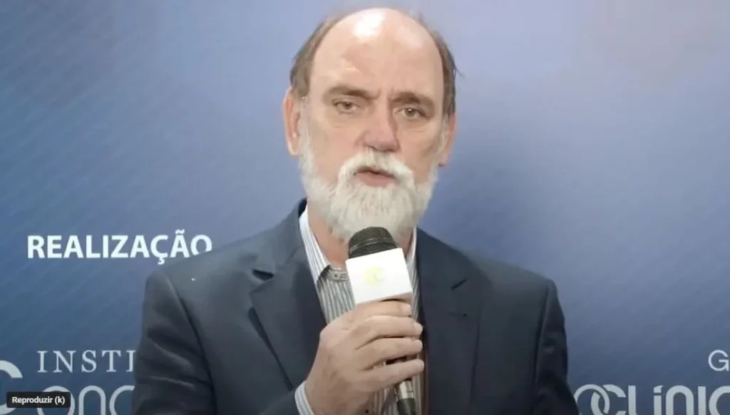 Roberto Almeida Gil tomou posse na manhã desta sexta-feira. | Foto: Reprodução