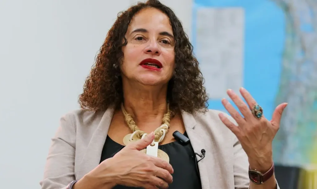 O ministra Luciana Santos, da Ciência, Tecnologia e Inovação, é o entrevistada do programa A Voz do Brasil