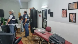 Mulher trabalhava com perfurações de piercings há 14 anos|||