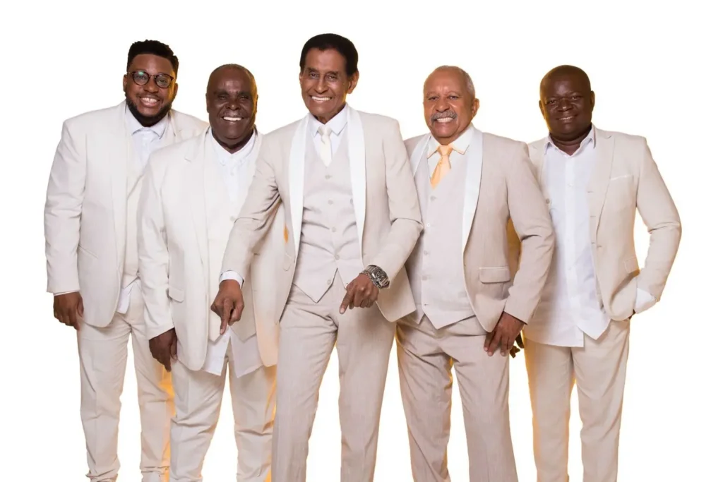 O Fundo de Quintal, um dos grupos de samba mais tradicionais e antigos do Brasil, desembarca neste sábado (22) no Laguna Gastrobar | Foto: Divulgação
