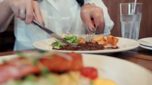 Uma alimentação incorreta e pobre em nutrientes pode ocasionar várias doenças, inclusive problemas emocionais | Foto: Divulgação