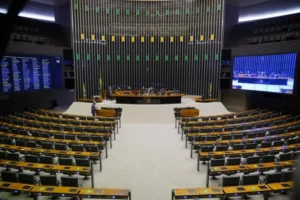 Lira lê requerimentos e abre CPIs do MST, Americanas e jogos esportivos