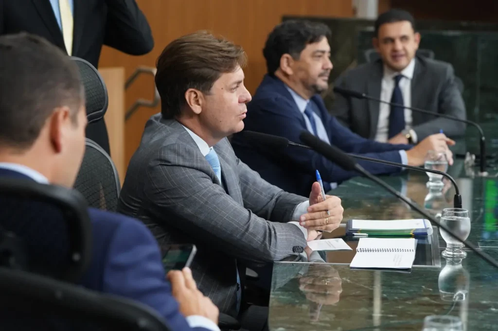 Iniciativa do governador Ronaldo Caiado foi aprovada de maneira definitiva por 27 votos no Parlamento. Apenas oito votaram contra. | Foto: Carlos Costa