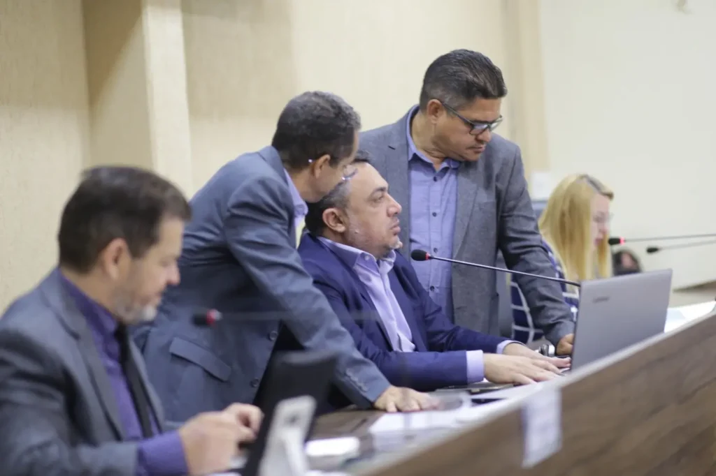 Vereadores de Aparecida apresentam projetos para proteger escolas de ataques