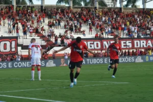 No Estádio Antônio Accioly, o Atlético Goianiense derrotou o CRB pelo placar de 2 a 1 | Foto: Afonso Cardoso