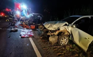 Acidente foi entre um Ônix e um Jetta | Foto: Divulgação/Corpo de Bombeiros