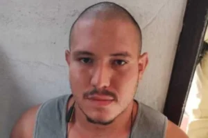 Ele está detido na Central de Plantão Policial (CPP) de Blumenau, após se entregar à polícia. | Foto: Reprodução