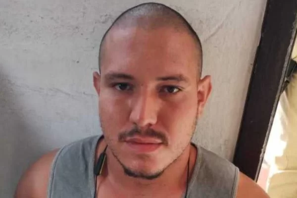 Ele está detido na Central de Plantão Policial (CPP) de Blumenau, após se entregar à polícia. | Foto: Reprodução
