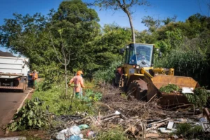 O trabalho ainda concentra ações na retirada de entulhos e pontos de descarte irregular | Foto: Divulgação