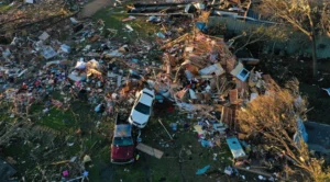 As autoridades declararam que ainda estão realizando uma triagem para localizar e analisar os danos feitos com o impacto climático | Foto: Reprodução/Jahi Chikwendiu/The Washington Post/Getty Images