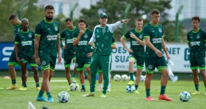 Auxiliar da comissão técnica permanente do clube, Emerson Ávila será o técnico do Goiás contra o Furacão | Foto: Rosiron Rodrigues/Goiás EC
