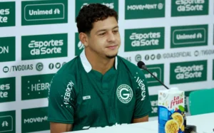 O Goiás será o primeiro clube brasileiro do meia Guilherme Marques, de 31 anos, que fez toda a sua carreira fora do país | Foto: Rosiron Rodrigues/Goiás EC