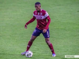 Na atual temporada, em 27 jogos disputados, o zagueiro Gustavo Marques já marcou dois gols e deu uma assistência | Foto: Arquivo pessoal
