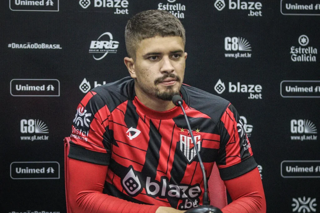 Para Lucas Gazal, é preciso aceitar as críticas e trabalhar buscando a evolução | Foto: Ingryd Oliveira/Atlético-GO