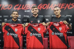 O meia Marco Antônio, o zagueiro Heron e o volante Renato foram oficialmente apresentados Atlético Goianiense | Foto: Ingryd Oliveira/Atlético-GO