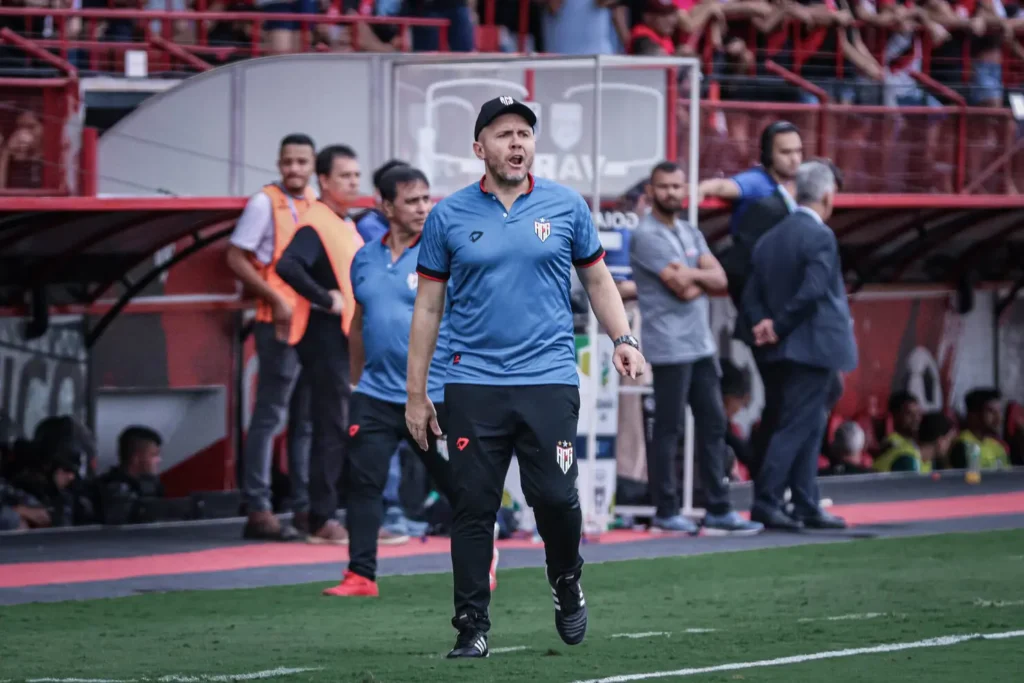 Para o treinador, o Atlético Goianiense precisava do resultado positivo diante de seus torcedores | Foto: Ingryd Oliveira/Atlético-GO