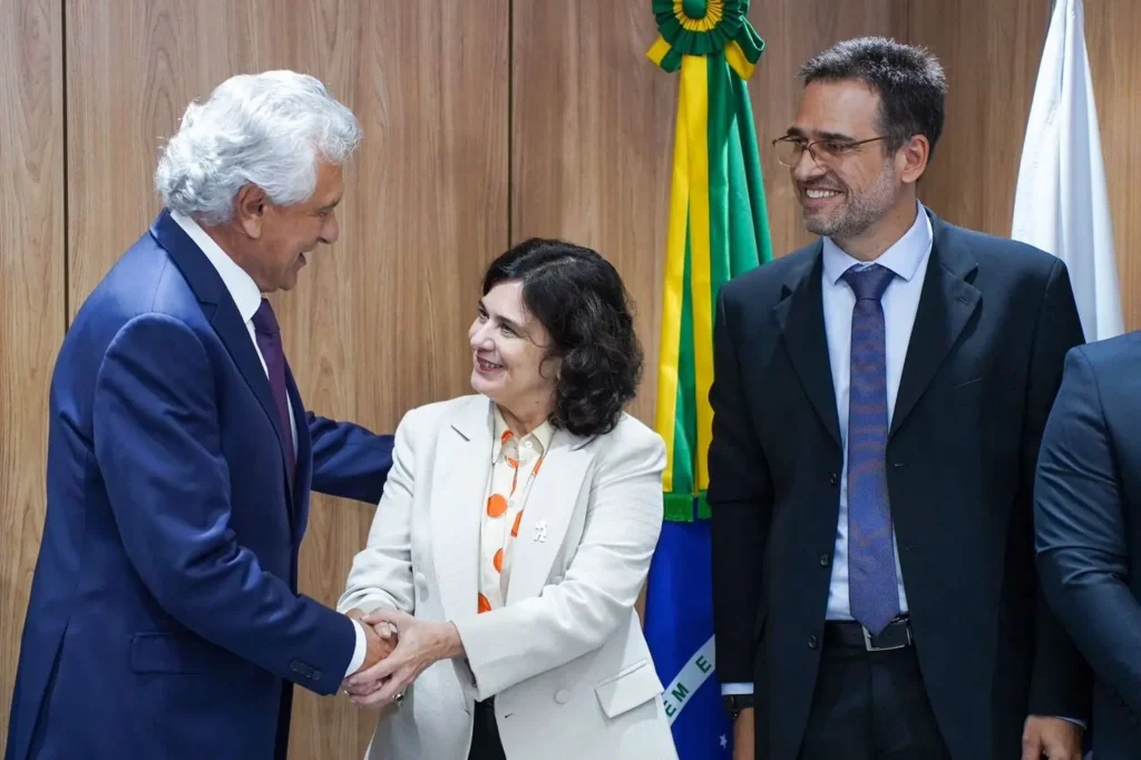 Governador tratou no Ministério da Saúde do repasse de recursos para qualificação e interiorização de hospitais e policlínicas no Estado. | Foto: Secom