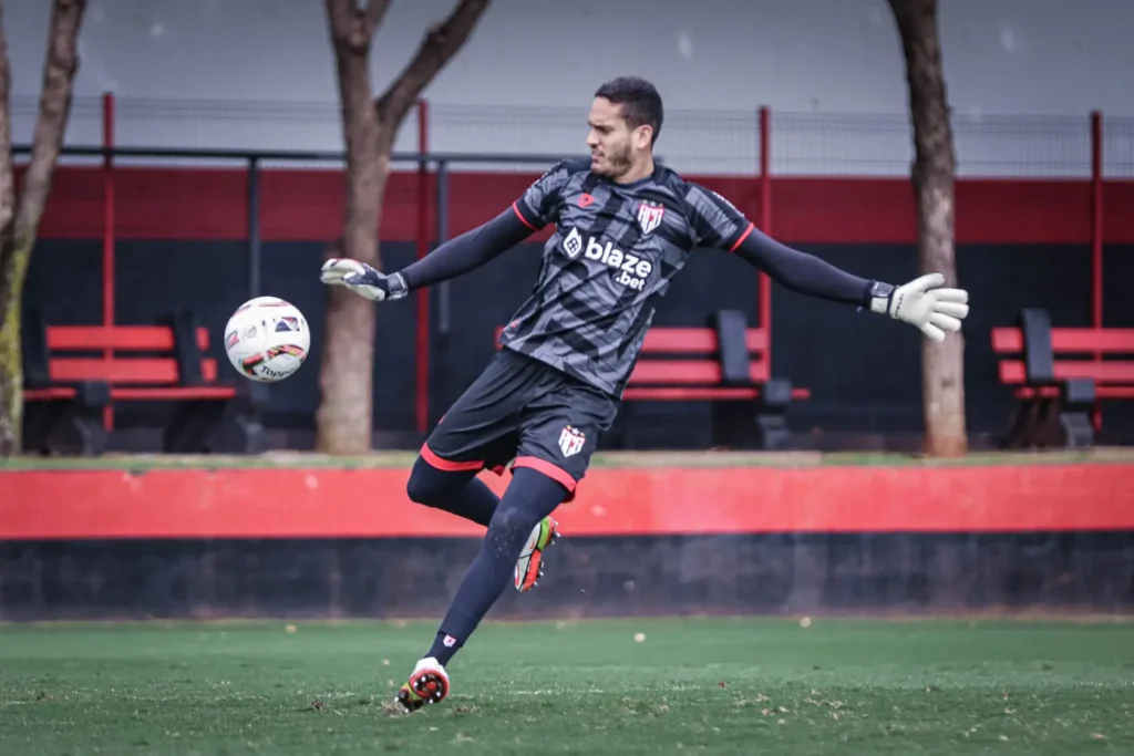O goleiro Ronaldo entende que o Dragão precisa se preparar muito bem para disputar a Segundona | Foto: Ingryd Oliveira/Atlético-GO
