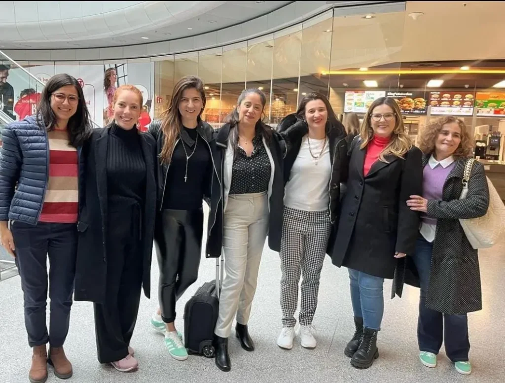 O casal chegou ao Brasil na manhã desta sexta-feira (14)