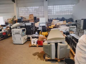 Estudantes coletaram quase três toneladas de eletrônicos sem uso e receberam 110 computadores recondicionados para uso em escolas da rede estadual de ensino | Foto: Divulgação/Secti