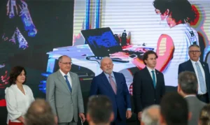 Brasília (DF) 20/04/2023 O presidente da República, Luiz Inácio Lula da Silva, e a ministra da Saúde, Nísia Trindade, anunciam investimentos para ampliar e qualificar a assistência em entidades filantrópicas que prestam serviço ao SUS. Foto:José Cruz/ Agência Brasil