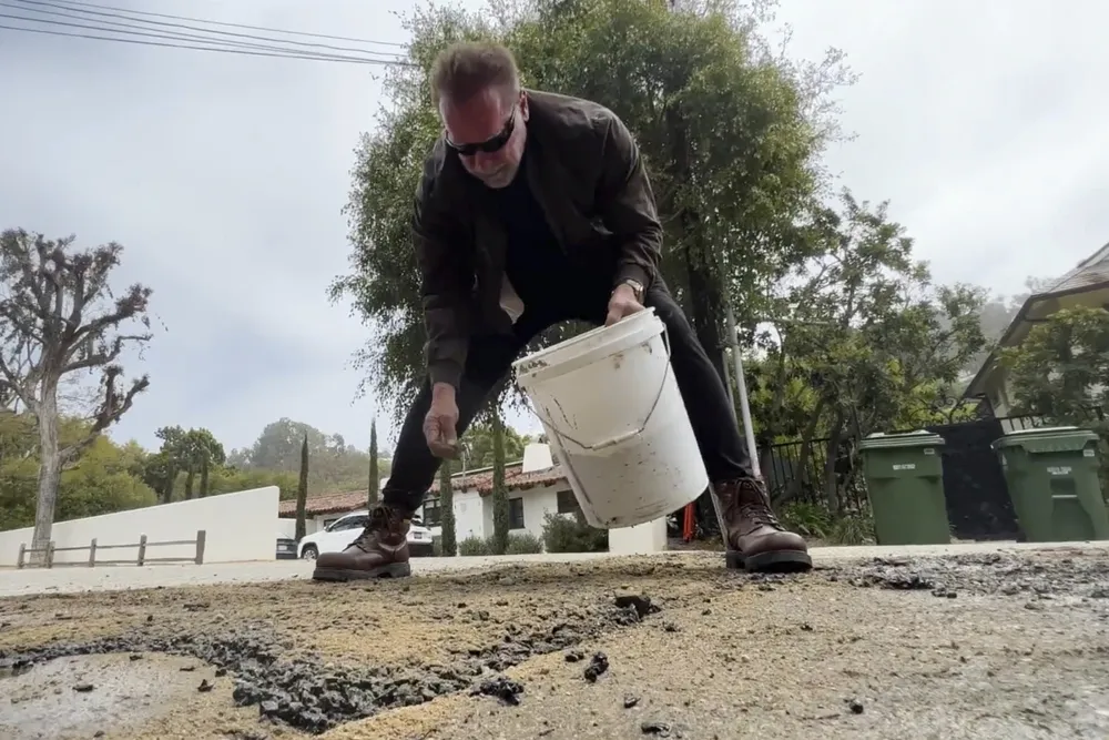 O astro de Hollywood apareceu em um vídeo em que ele está tapando por conta própria | Foto: Reprodução/The Office of Arnold Schwarzenegger/AP
