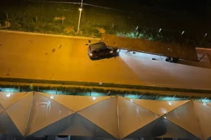 Segundo Corpo de Bombeiro, o homem estava acompanhado de uma mulher, que não se feriu | Foto: Reprodução