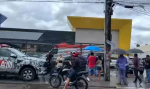 De acordo com a Conselheira Tutelar, Kiky Anjos, o autor queria matar cinco crianças e ferir sete. Uma aluna ficou ferida. | Foto: Reprodução