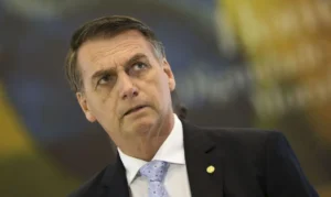 O Presidente eleito Jair Bolsonaro, fala com a imprensa após reunião com os futuros comandantes das Forças Armadas, no Comando da Marinha, em Brasília.