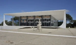 Por unanimidade, o Supremo Tribunal Federal (STF) derrubou a lei que previa prisão especial para quem tem curso superior | Foto: Reprodução/José Cruz/Agência Brasil