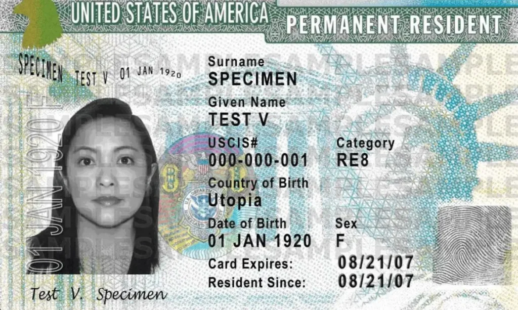 GREEN CARD - Pedidos de green card aumentam 28% entre os brasileiros em 2022. Com mais de 23 mil pedidos, Brasil foi o nono país que mais recebeu o documento de residência permanente nos Estados Unidos. O ranking é liderado por México e Índia. Foto: U.S. Immigration Team