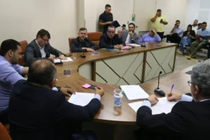 Gestão de contratos da Comurg é alvo de críticas em depoimento na CEI