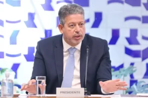 O grupo reúne nove partidos de centro e de esquerda. | Foto: Câmara