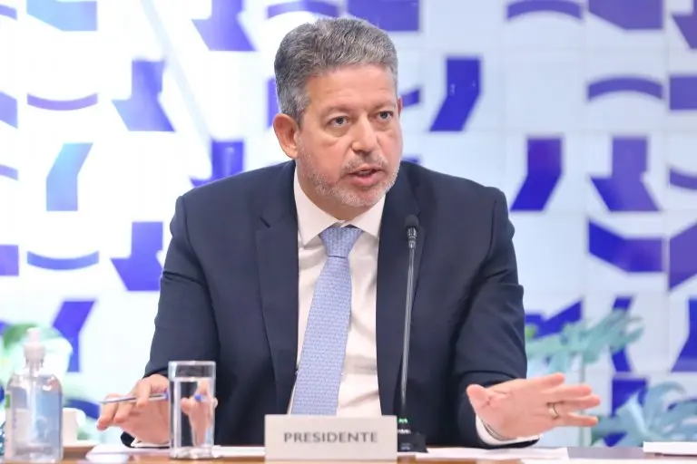 O grupo reúne nove partidos de centro e de esquerda. | Foto: Câmara