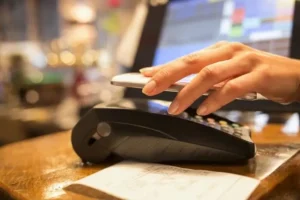 Serviço visa agilidade para comerciantes e recebemento por meio de aproximação de cartões dos consumidores | Foto: Divulgação